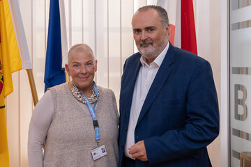 Landeshauptmann Hans Peter Doskozil präsentierte Bundesministerin a.D. Dr.in Andrea Kdolsky als neue Planungsverantwortliche für das Krebshilfezentrum „Maggie’s Centre“, das angrenzend zur Klinik Oberwart errichtet werden soll.