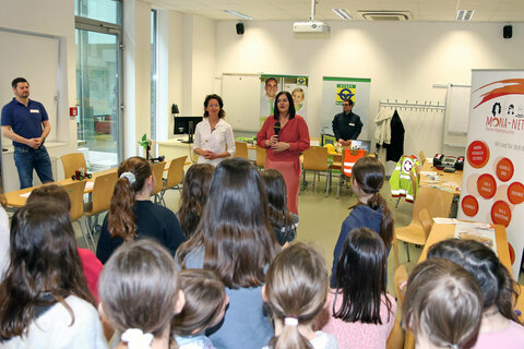MIni Girls Day 2023 mit Landeshauptmann Stellvertreterin Astrid Eisenkopf