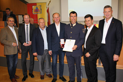 Landesrat Christian Illedits und Landeshauptmann-Stv. Tschürtz gratulierten Präsident Bgm. Erwin Preiner und den weiteren Mitgliedern des Präsidiums zur Wahl und den Geehrten zur Auszeichnung