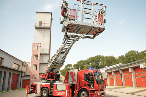 Imagebild der 1. Vollelektrischen Drehleiter Österreichs für das Landesfeuerwehrkommando Burgenland.