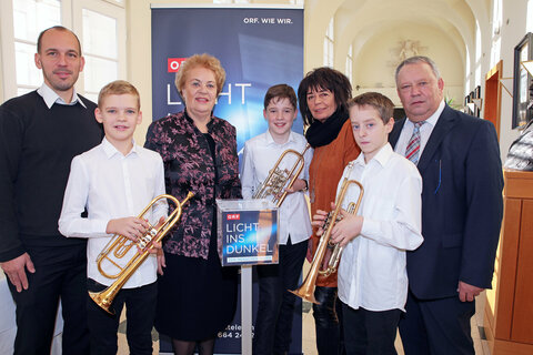 Landtagspräsidentin Verena Dunst, 2. Landtagspräsident Rudolf Strommer und 3. Landtagspräsidentin Ilse Benkö mit Mag. Andreas Wippel, Pädagoge am Gymnasium Kurzwiese in Eisenstadt, mit dem Ensemble Moritz Szigeti, David Prior und Stefan Gstettner
