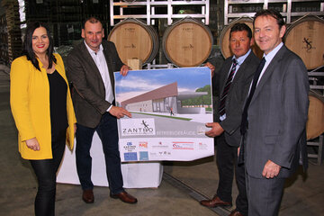 Spatenstich für das neue Zantho Betriebsgebäude: LH-Stellvertreterin Mag.a Astrid Eisenkopf, Geschäftsführer Wolfgang Peck, Obmann Franz Sattler und NR DI Nikolaus Berlakovich, Präsident Landwirtschaftskammer Burgenland