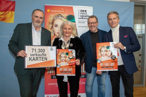 Landeshauptmann Hans Peter Doskozil mit Marika Lichter, Herbert Steinböck und Generalintendant Alfons Haider (v.l.), können sich über stolze 71.300 für "May Fair Lady - Das Musical" freuen. Aufgrund der positiven Nachfrage wurden zwei Zusatzvorstellungen angesetzt.