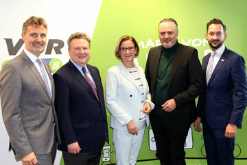 VOR-Geschäftsführer Wolfgang Schroll, Wiens Bürgermeister und Landeshauptmann Michael Ludwig, die niederösterreichische Landeshauptfrau Johanna Mikl-Leitner, der burgenländische Landeshauptmann Hans Peter Doskozil und VOR-Geschäftsführer Thomas Boh