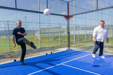 Auch Landesrat Heinrich Dorner und Ex-Profi Bernd Dallos fanden rasch Gefallen an der neuen Trendsportart.