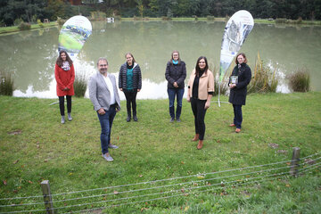 Katharina Schabl, BSc, MSc (Naturpark Landseer Berge und Naturpark Geschriebenstein-Irrotkö), DI Thomas Böhm, MBA (Regionalmanagement Burgenland), Cornelia Mähr, MSc (Naturpark in der Weinidylle und Naturpark Raab-Örseg-Goricko), Mag.a Andrea Grabenhofer (Naturpark Neusiedler See - Leithagebirge), Landeshauptmann-Stv. Mag.a Astrid Eisenkopf und Mag.a Marlene Hrabanek-Bunyai, MA, Bakk.techn. (Naturpark Rosalia-Kogelberg)