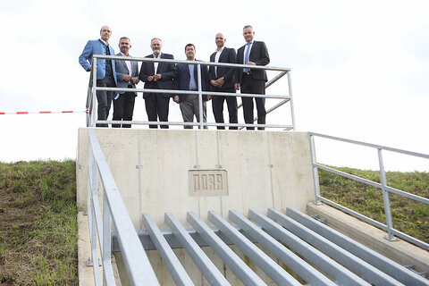 Ministerialrat Dr. Heinz Stiefelmeyer (Abteilung I/6, Bundesministerium Landwirtschaft, Regionen und Tourismus, Abteilungsleiter, Landesrat Mag. Heinrich Dorner, Landeshauptmann Hans Peter Doskozil, Bürgermeister Marc Hoppel (Grafenschachen), Vizebürgermeister Jürgen Zimara und Bürgermeister Thomas Böhm (beide Loipersdorf-Kitzladen).