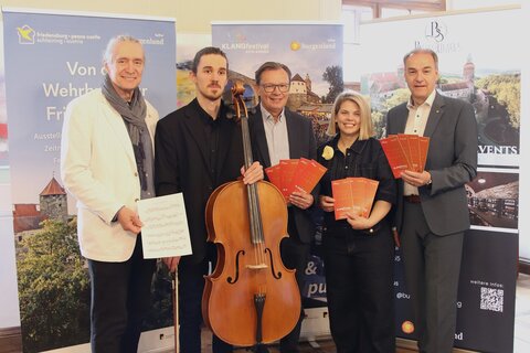 Gerhard Krammer, Intendant KLANGfestival Schlaining, Damjan Stuller (Violoncello), Norbert Darabos, Standortleiter Burg Schlaining, Claudia Priber, KBB Geschäftsführerin, Landesrat Leonhard Schneemann
