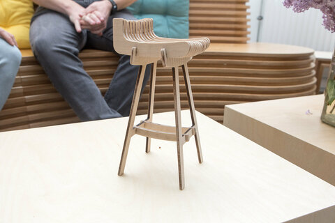 Bevor das Mobiliar in Echtmaßen gebaut wurde, erstellten die drei Schüler jeweils ein 3D-Modell zur Ansicht.