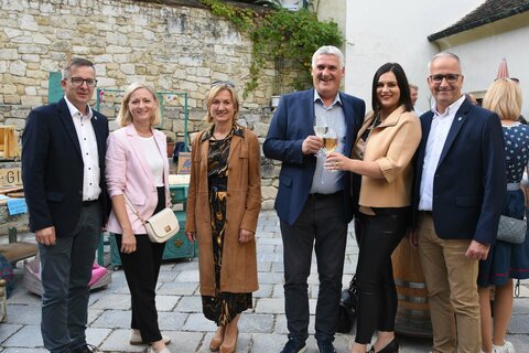 Landtagsabgeordneter Bürgermeister Thomas Schmid (Oggau), Landtagsabgeordnete Bürgermeisterin Rita Stenger (Siegendorf), Tourismusverband Nordburgenland Vorständin Bürgermeisterin Bettina Zentgraf (Mörbisch), der Bürgermeister der Freistadt Rust Gerold Stagl mit Landeshauptmann-Stellvertreterin Astrid Eisenkopf und Vizebürgermeister Harald Zinkl (Oggau)