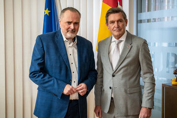 Landeshauptmann Hans Peter Doskozil und Mobilitätsminister Peter Hanke bei einem Besuch des Ministers im Burgenland.