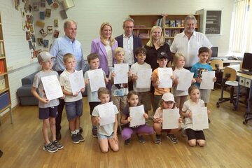 Bilanz zum Schulschluss - 33.499 Schülerinnen und Schüler bekommen Zeugnisse