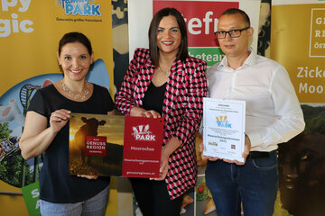 Mag.a Lisa Wagner-Körmendi, Leiterin Marketing & Sales des Familyparks, Landeshauptmann-Stv.in Mag.a Astrid Eisenkopf und Mario Groschner, Leiter der Gastronomie des Familyparks