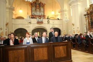 Bürgermeister Mag. Kurt Maczek und Landeshauptmann Hans Peter Doskozil bei der Weihmesse anlässlich der neuen Orgel.