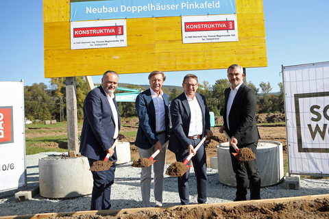 LH Hans Peter Doskozil, Bürgermeister LAbg. Kurt Maczek, Gerald Goger (GF LIB) und Baulandesrat Heinrich Dorner beim Startschuss für erstes Pilotprojekt im landeseigenen Wohnbau