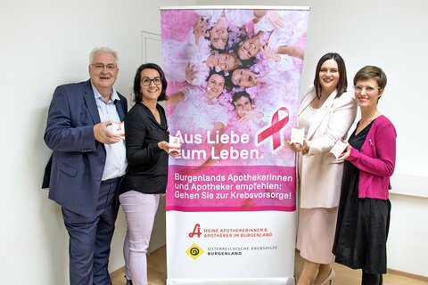 Stellten die neue gemeinsame Kampagne von Krebshilfe Burgenland und Apothekerkammer Burgenland zur Sensibilisierung für Brustkrebsvorsorge vor: Bild 1 v.l. Präsident Mag. pharm. Dieter Schmid, Präsident Apothekerkammer Burgenland, Krebshilfe Burgenland-Vizepräsidentin Dr.in Edmira Bekto, Pink Ribbon-Botschafterin LH-Stv.in Mag.a Astrid Eisenkopf, Mag.a pharm. Julia Kornfeind, Vizepräsidentin Apothekerkammer Burgenland