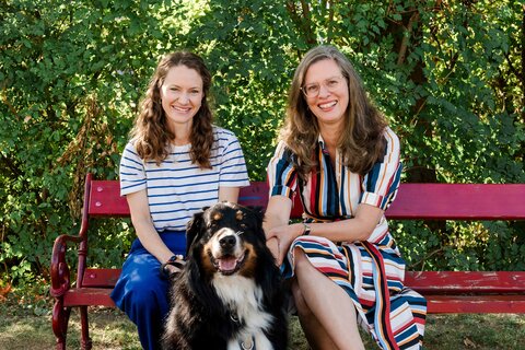 Landeshauptmann-Stellvertreterin Anja Haider-Wallner (rechts im Bild) mit der neuen Tierschutzombudsfrau Amelie Göschl.