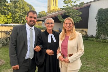 Bürgermeister Kilian Brandstätter, Pfarrerin Mag. Ingrid Tschank und Landesrätin Daniela Winkler bei der Entpflichtung.