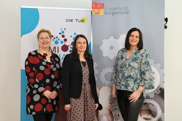 Landeshauptmann-Stellvertreterin Astrid Eisenkopf (r.) Landeshauptmann-Stellvertreterin Astrid Eisenkopf gemeinsam mit den Projektverantwortlichen, Elke Aufner-Hergovich (l.) und Cornelia Deubler (Mitte);
