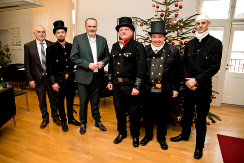 Landeshauptmann Hans Peter Doskozil mit Fachgruppengeschäftsführer, Landesinnungsmeister Karl Tinhof (Wirtschaftskammer Burgenland), Innungsmeister-Stellvertreter Anton Zolles, Herbert Baumrock, Bernhard Sammer und Geselle Elias Harter (v.l.).
