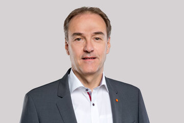 Porträtaufnahme Landesrat Dr. Leonhard Schneemann