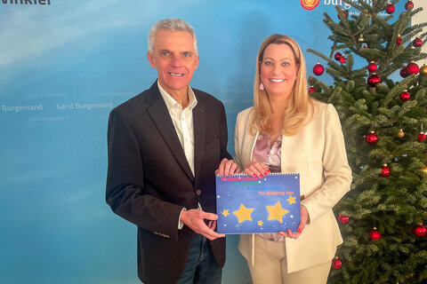 Landesrätin Mag.a (FH) Daniela Winkler mit Dr. Harald Ladich, dem neuen Vorsitzenden des Volksgruppenbeirats der Burgenländischen Kroaten.