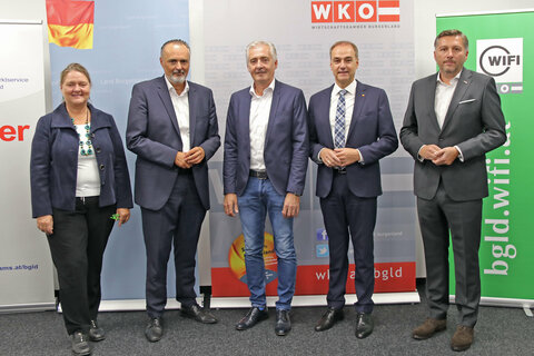 AMS-Geschäftsführerin Helene Sengstbratl mit Landeshauptmann Hans Peter Doskozil, IV-Präsident Manfred Gerger, Landesrat Leonhard Schneemann und WIFI-Institutsleiter Harald Schermann