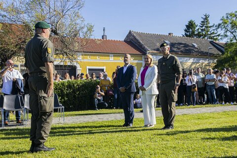 Landesrätin Daniela Winkler bei der Angelobung neuer Rekruten in Frauenkirchen