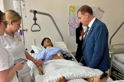 Künftig können die Ausbildungen zu Heimhilfen, Fachsozialbetreuer/innen und Diplomsozialbetreuer/innen einheitlich ab 18 Jahren begonnen werden