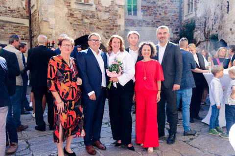 150 Jahre Gager Parkett 1: Marianne Gager, Samuel Gager, Thomas Gager und Judit Gager mit Landesrat Heinrich Dorner und der Landtagsabgeordnete Elisabeth Trummer