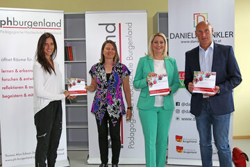 Olympiasiegerin Julia Dujmovits mit PH-Rektorin Sabine Weisz, Bildungslandesrätin Daniela Winkler und Sportwissenschafter Werner Schwarz