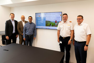 Leitstellenleiter der Landessicherheitszentrale Mario Promintzer, MSc MBA, Dienststellenleiter der Landessicherheitszentrale Ing. Markus Halwax, Technikleiter der Landesicherheitszentrale Nikolaus Tittler, Landesfeuerwehrdirektor Dipl. Ing. (FH) MSc Sven Karner und Hauptreferatsleiter Katastrophenschutz und Krisenmanagement Ing. Claus Paar, MSc