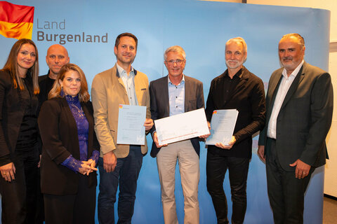 reis zeitgenössische Architektur INNOCAD architecture (v.l.): Dr. Anastasija Lesjak, Kultur Architekt Martin Lesjak, Claudia Priber, Abteilungsvorständin Abt. 7 Kultur, Peter Guttmann, MAM, Norbert Polatschek, MAM, Architekt Oliver Kupfner, Landeshauptmann Hans Peter Doskozil