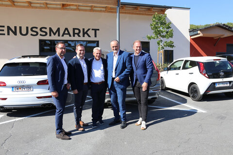 Bei der Eröffnung: (v.l.) LAbg. Bürgermeister Jürgen Dolesch, Vizebürgermeister Kevin Friedl, Hotelier Josef Puchas, Landeshauptmann Hans Peter Doskozil, LAbg. Bürgermeister Fabio Halb.