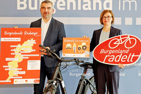 Landesrat heinrich Dorner präsentiert mit der Mobilitätszentrale Burgenland radelt