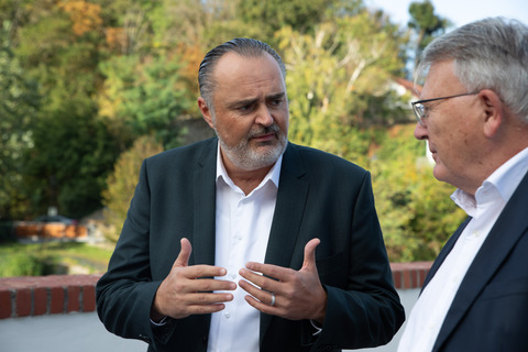 Landeshauptmann Hans Peter Doskozil traf den EU-Kommissar für Beschäftigung und soziale Rechte, Nicolas Schmit, auf der Burg Schlaining zu einem Arbeitsgespräch.