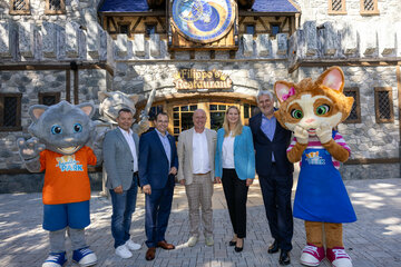 Vizebürgermeister Christian Schriefl (St. Magarethen), Andreas Wirth, Filip De Witte (Geschäftsführer Family Park), Landesrätin Daniela Winkler und Bürgermeister Gerold Stagl (Rust).
