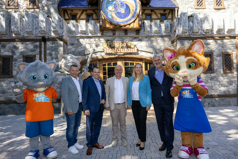 Vizebürgermeister Christian Schriefl (St. Magarethen), Andreas Wirth, Filip De Witte (Geschäftsführer Family Park), Landesrätin Daniela Winkler und Bürgermeister Gerold Stagl (Rust).