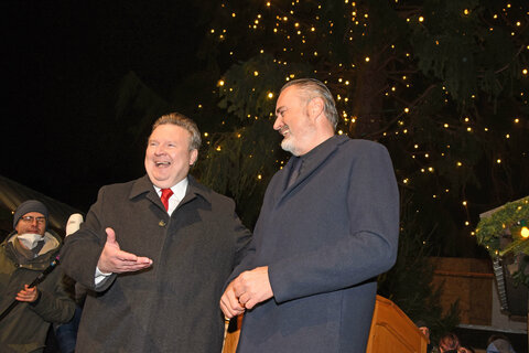 Landeshauptmann Hans Peter Doskozil und Bürgermeister Michael Ludwig am Wiener Rathausplatz