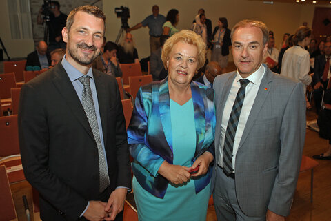 ACP-Direktor Moritz Ehrmann, Landtagspräsidentin Verena Dunst und Landesrat Leonhard Schneemann (v.l.).