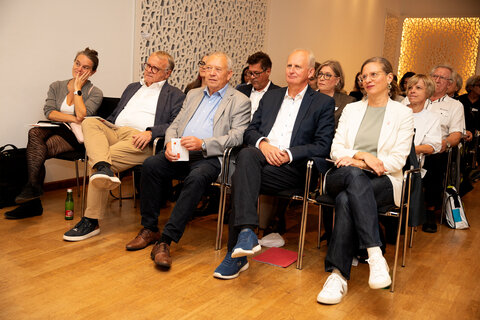 Landeshauptmann-Stellvertreterin Anja Haider-Wallner (r.) mit Welterbe-Obmann Erwin Preiner (2.v.r.) sowie seinem Obmann-Stellvertreter Rudolf Strommer (Mitte) und Gründungsobmann, Landeshauptmann außer Dienst Hans Niessl (2.v.l.).
