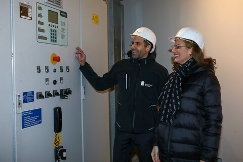 Landeshauptmann-Stellvertreterin Anja Haider-Wallner mit Stephan Sharma, CEO der Burgenland Energie