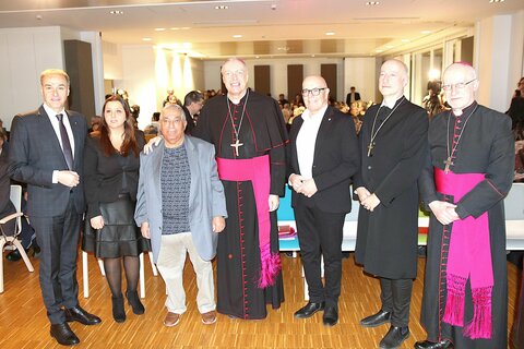 Landesrat Leonhard Schneemann, Manuela Horvath, Stefan Horvath, Bischof Ägidius Zsifkovics, Bürgermeister Georg Rosner, Superintendent Robert Jonischkeit und Bischof Franz Scharl.