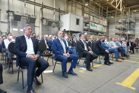 Zahlreiche Ehrengäste wohnten dem Festakt bei: (am Foto u.a.) LAbg. Schnecker, LR Schneemann, Bgm. der Stadtgemeinde Fürstenfeld Jost und LR Drexler;