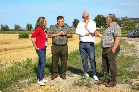 Landeshauptmann-Stellvertreterin Anja Haider-Wallner und Eisenstadts Bürgermeister LAbg. Thomas Steiner besuchten gemeinsam mit Josef Klampfer und Stefan Kaiser das Entsiegelungsprojekt bei Kleinhöflein