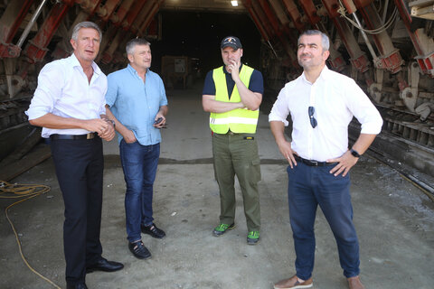Landtagsabgeordneter Ewald Schnecker, Gruppenvorstand, Abteilung IV, Burgenländische Landesregierung, WHR DI Josef Wagner, Landesfeuerwehr-Direktor und Feuerwehr-Bezirksreferent für Tunnelbau und Taktik HBI DI (FH) Sven Karner, MSc und Landesrat Mag. Heinrich Dorner (v.l.) besichtigten den Fortschritt des S7-Tunnelbaus.