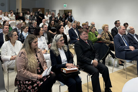 Zahlreiche Gratulant*innen kamen zu Ehren von Prim. Puhr nach Güssing.