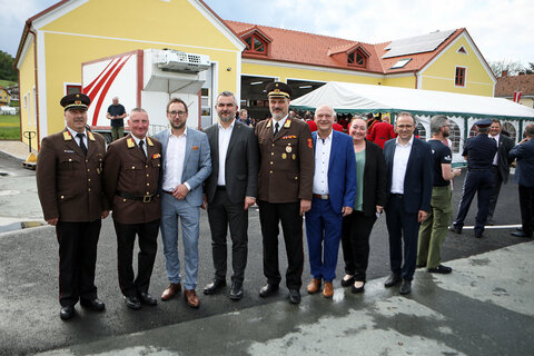 Bezirksfeuerwehr-Kommandant-Stellvertreter BR Martin Geißegger, Bezirksfeuerwehr-Kommandant OBR Thomas Jandrasits, Stegersbachs Bürgermeister Jürgen Dolesch, Landesrat Mag. Heinrich Dorner, Olbensdorfs Bürgermeister Wolfgang Sodl, Bezirkshautfrau von Güssing, Mag.a Dr.in Nicole Wild, MBA und Olbendorfs Vizebürgermeister Ing. Florian Ohrenhofer (v.l.).