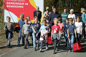 Gruppenfoto mit Kindern