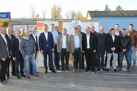 Der Kreisverkehr in Weppersdorf konnte am 25. Oktober 2019 von Infrastrukturlandesrat Heinrich Dorner, Baudirektor Wolfgang Heckenast, Bürgermeister Erich Zweiler, Vizebürgermeister Ing. Karl Degendorfer und weiteren Vertretern der Marktgemeinde im Rahmen einer Eröffnungsfeier seiner Bestimmung übergeben werden